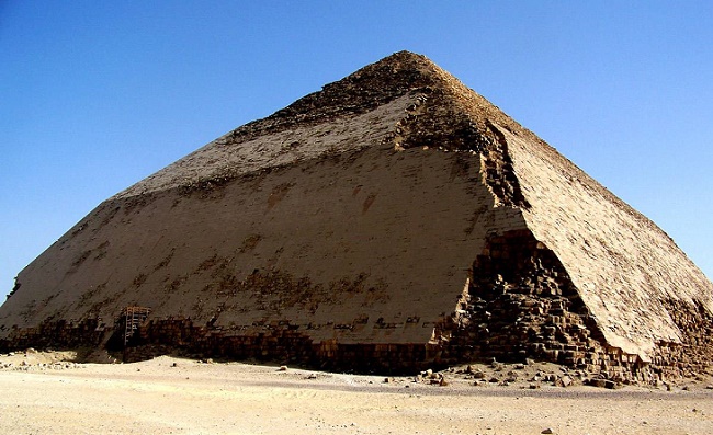 Ломаная пирамида в Египте
