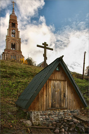 Церковь и источник на Ивановой горе