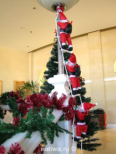 Рождественская декорация в отеле Savoy