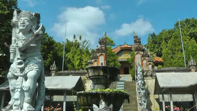 Монастырь Брахма Вихара Арама на Бали